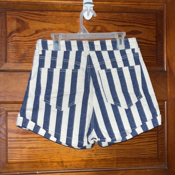 Blue and white striped shorts - Picture 2 of 3
